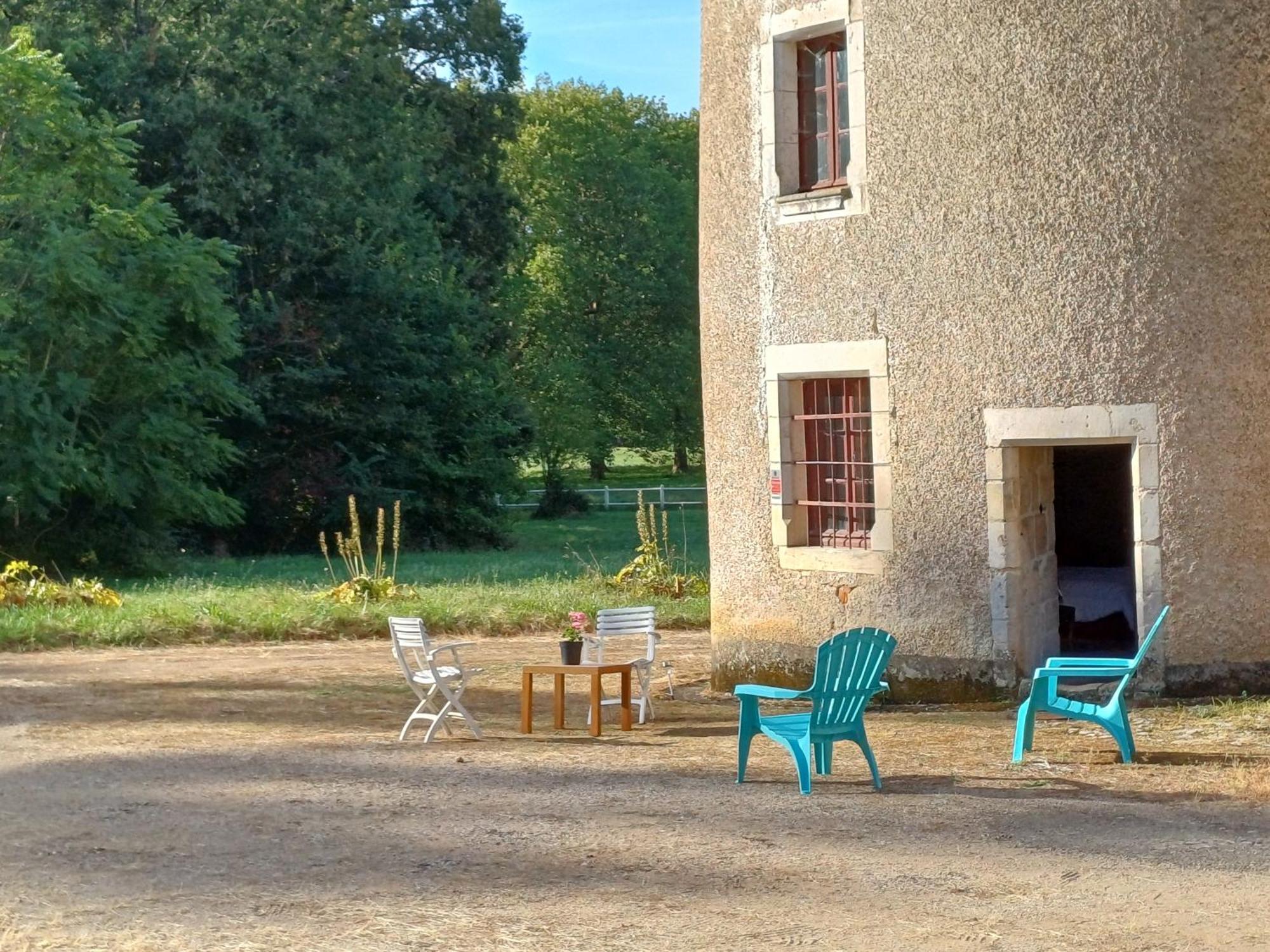 Chambre Dans Tour Du 15Eme Siecle Mauvieres Exterior photo